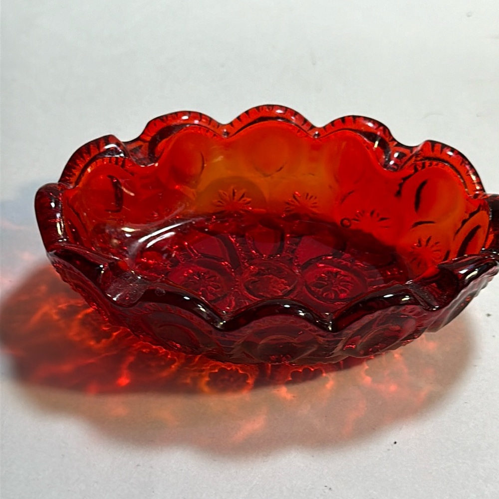 Vtg Amberina Glass Ashtray by L. E. Smith Glass in Moon and Star Pattern, glowy